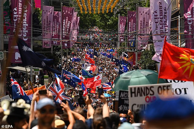 165-10306595-Thousands_of_Victorians_have_protested_against_Premier_Daniel_An-a-38_1639537673976.