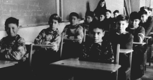 21%2FfileImage%2FhttpImage%2Fimage.JPG_gen%2Fderivatives%2F16x9_620%2Fboys-in-a-classroom-c-1945.