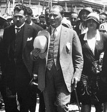 220px-Ataturk-hatreform.