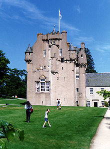 220px-Crathes_castle_1991.