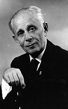 220px-Portrait_Hans_Selye.
