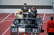 220px-Royal_motorcade_%288075978363%29.