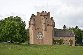 270px-Crathes_Castle.