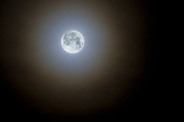 27may2010moonrainbow.