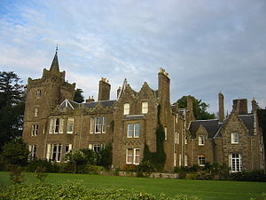 300px-Finavon_Castle.