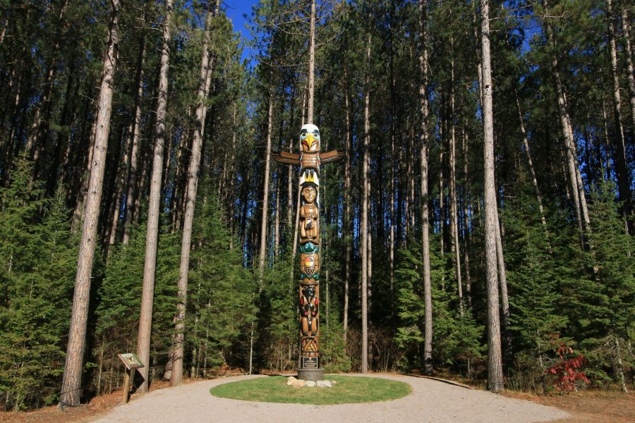 Algonquin_TotemPole-900x600.
