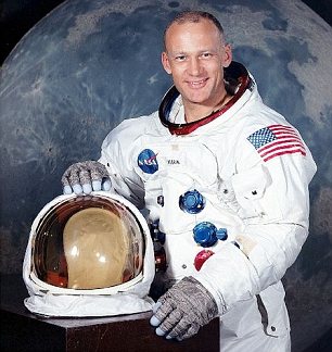 article-1204254-05B8479E000005DC-800_306x324[1].