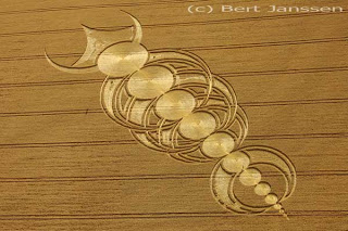 Crop+Circle+Day+3+East+Field,+near+Alton+Barnes,+Wiltshire+3rd+August+2010.
