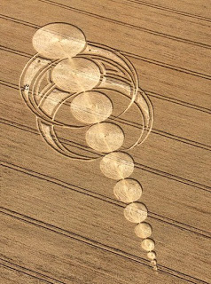 Crop+Circle+East+Field,+nr+Alton+Barnes,+Wiltshire.+Reported+29th+July+2010.