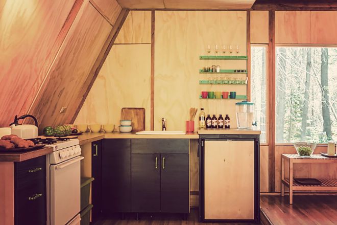 discover-this-yosemite-a-frame-cabin-the-minimalist-main-room-is-majestic-25.