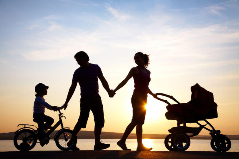 family-walking-780x520.