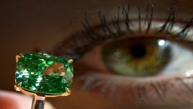 green-diamond-ring.
