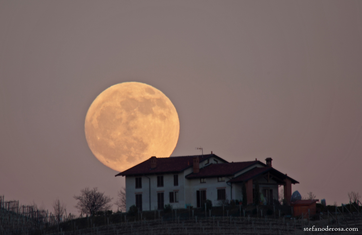 house-moon.