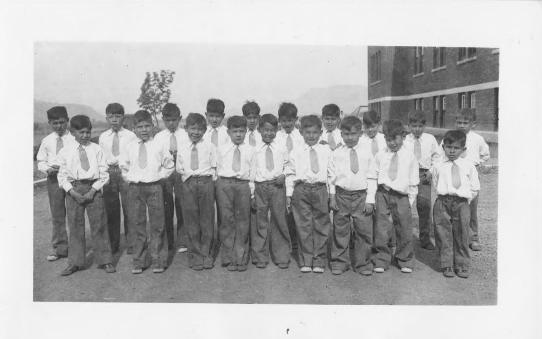 kamloops-school-boys-white-shirts.