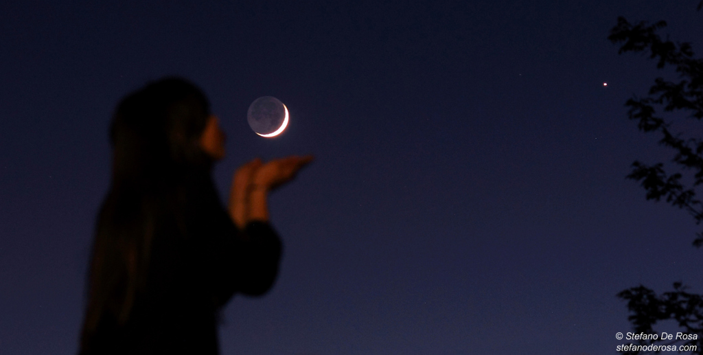 kissing-the-moon1.