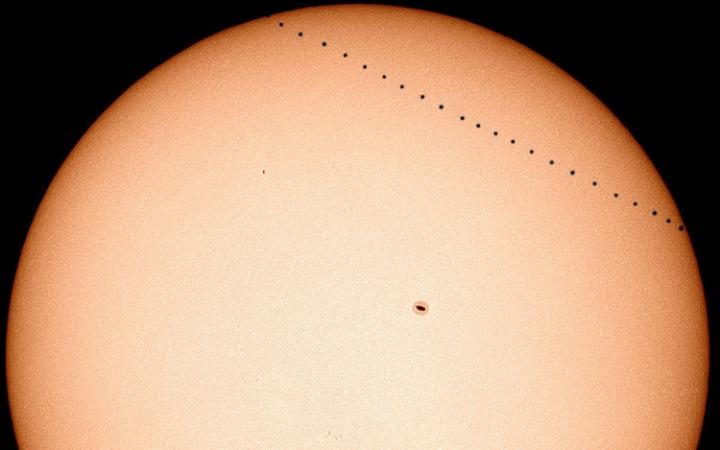 MaySkyMercuryTransit-large_trans++eo_i_u9APj8RuoebjoAHt0k9u7HhRJvuo-ZLenGRumA.