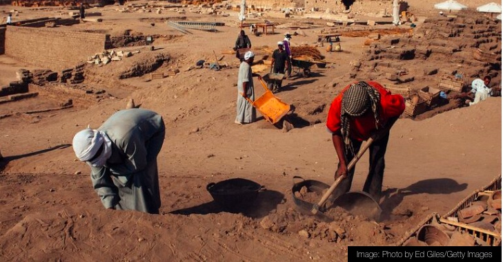 New-Discovery-Untouched-Egyptian-Tomb-Was-Found-By-Workers.
