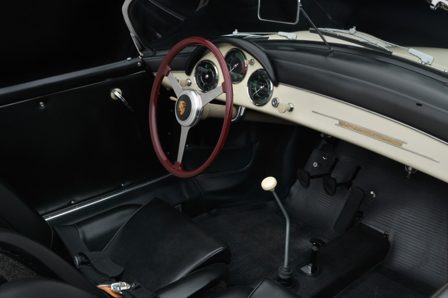 Porsche-Carrera-GT-Speedster-cockpit-900x600.