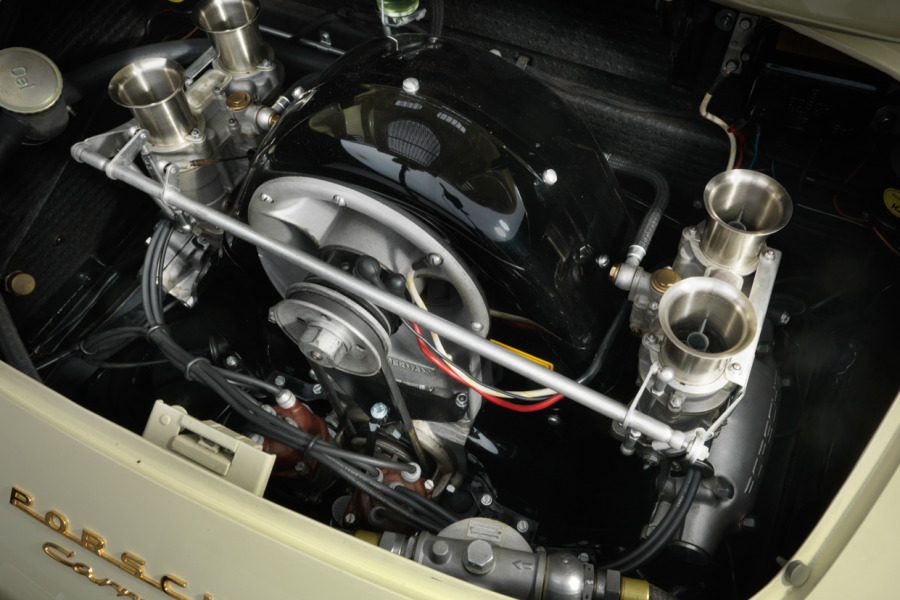 Porsche-Carrera-GT-Speedster-engine-900x600.