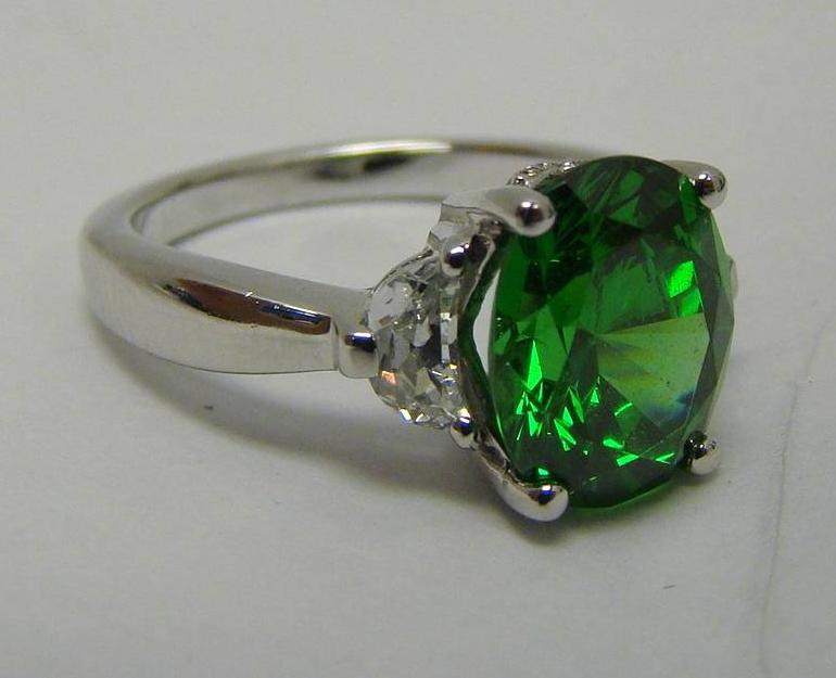 ringgreendiamondhalfmoon3.