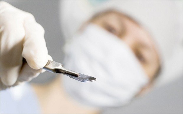 scalpel-surgeon_2986540b.