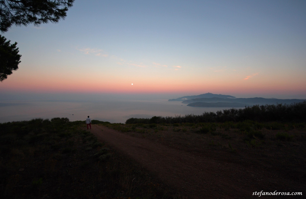 setting-moon.