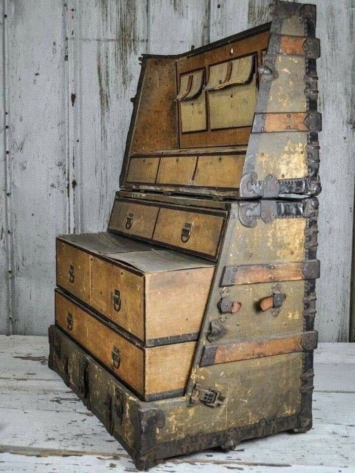 steamertrunk1890.