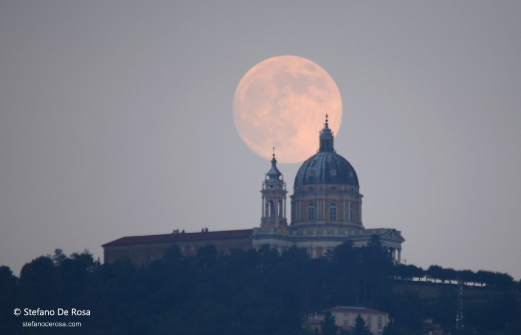 supermoon-2012-and-basilica-of-superga.