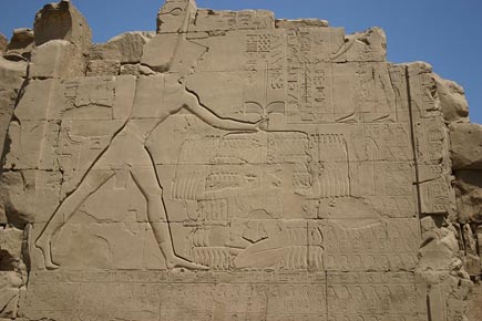 Thutmose-III-smiting-his-enemies.