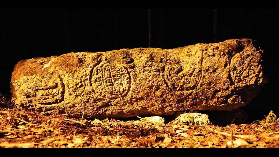Un-fragmento-Gornji-de-la-estela-4-en-Lagunita_Ivan-Sprajc_ZRC-SAZU.