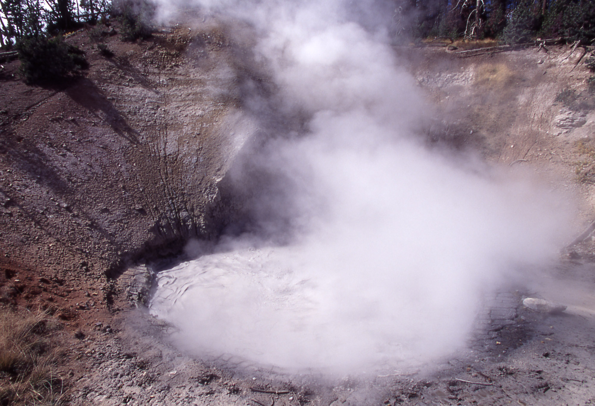 Yellowstone_mud_volcano_17894.